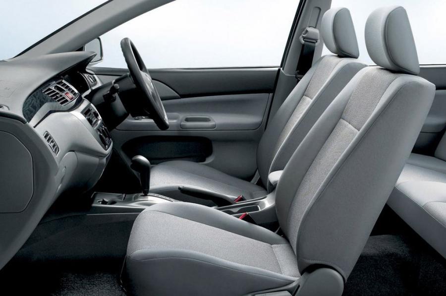  Mitsubishi Lancer MX-E 2010 года  (JP) (фото 2 из 8)